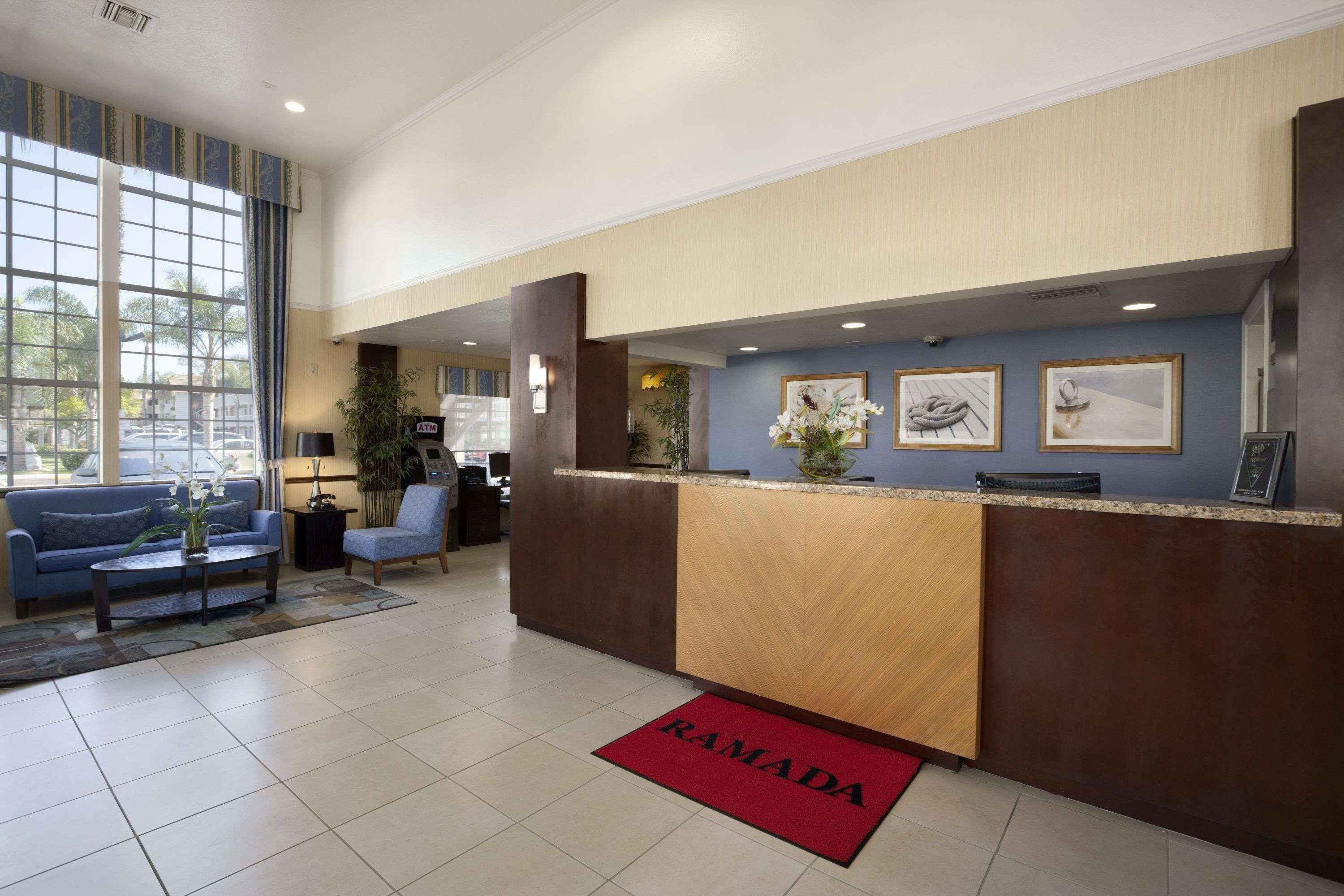 Ramada By Wyndham Costa Mesa/Newport Beach Екстериор снимка