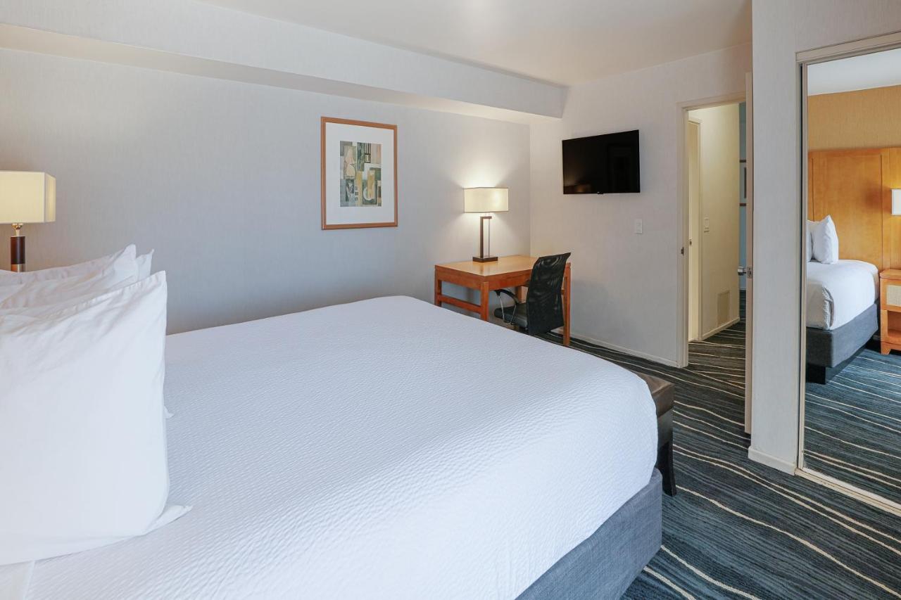 Ramada By Wyndham Costa Mesa/Newport Beach Екстериор снимка