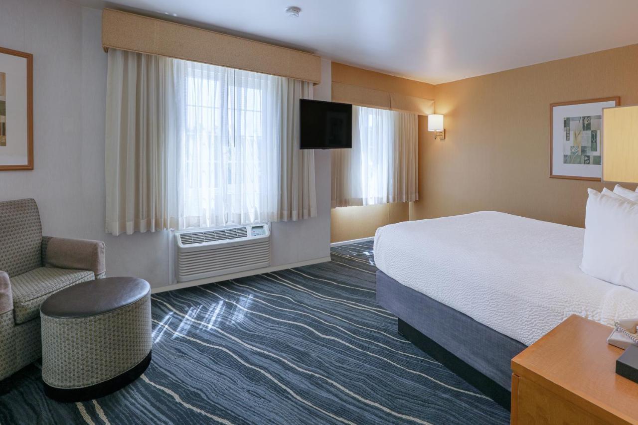 Ramada By Wyndham Costa Mesa/Newport Beach Екстериор снимка