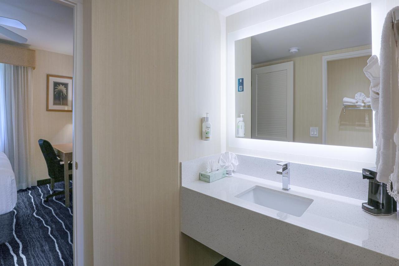 Ramada By Wyndham Costa Mesa/Newport Beach Екстериор снимка