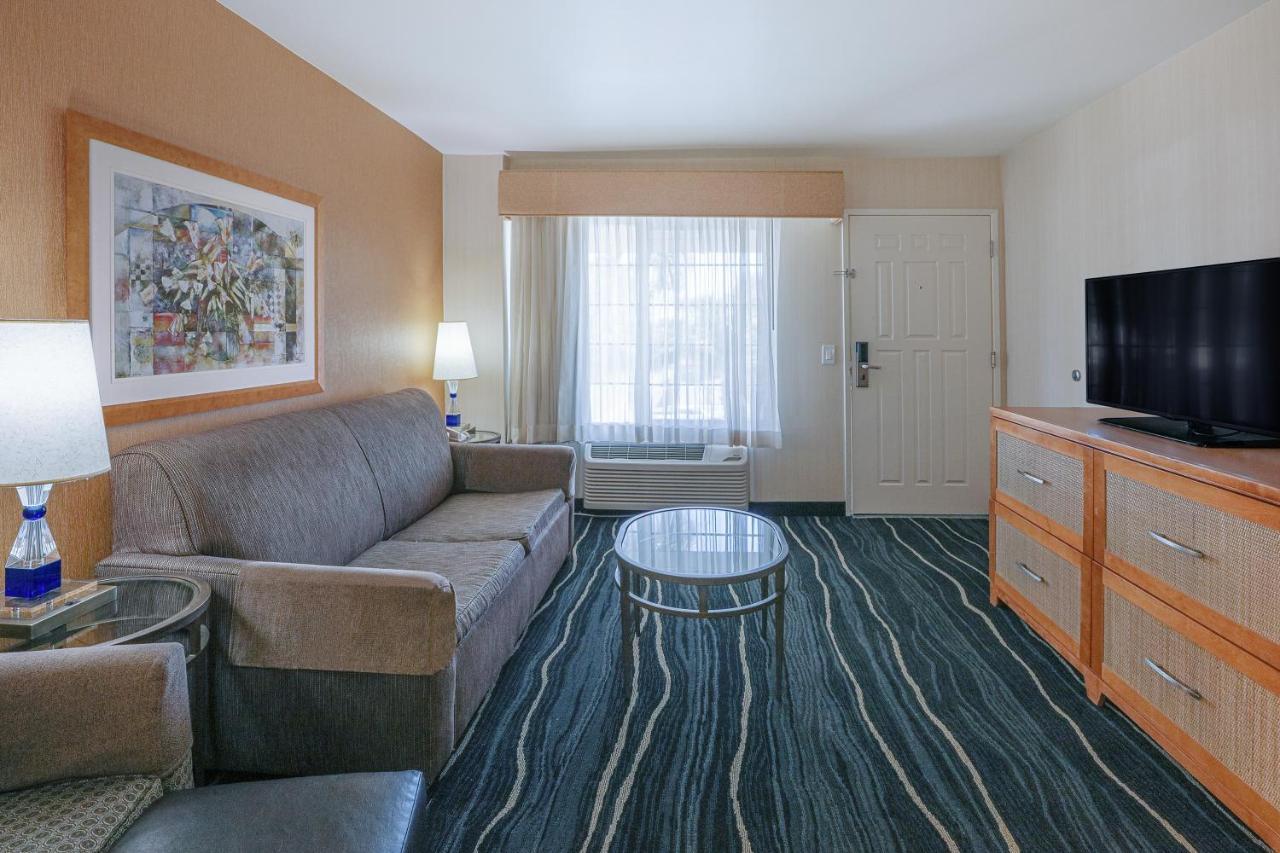 Ramada By Wyndham Costa Mesa/Newport Beach Екстериор снимка