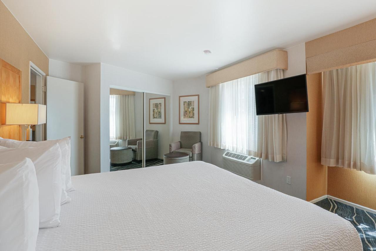 Ramada By Wyndham Costa Mesa/Newport Beach Екстериор снимка