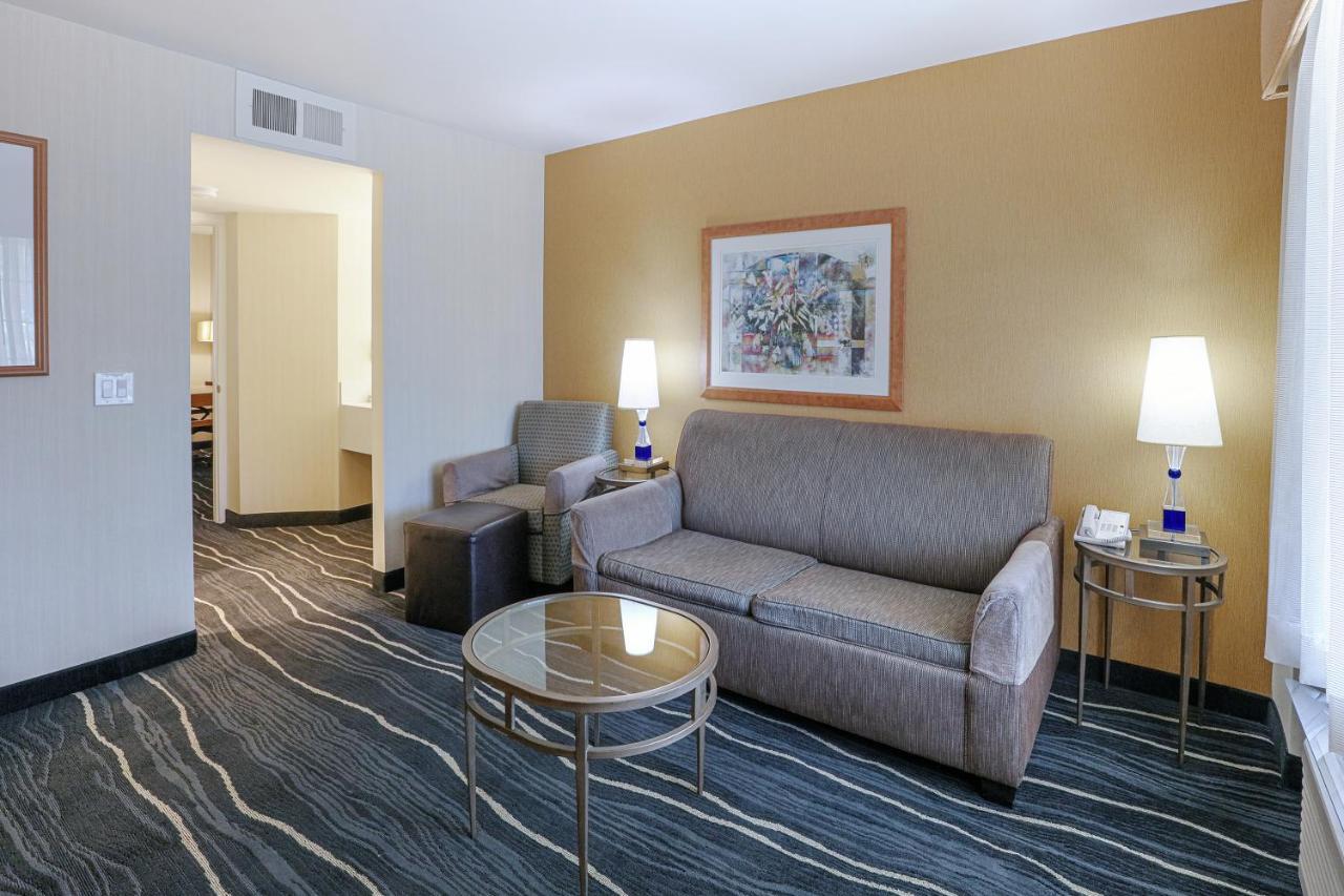 Ramada By Wyndham Costa Mesa/Newport Beach Екстериор снимка