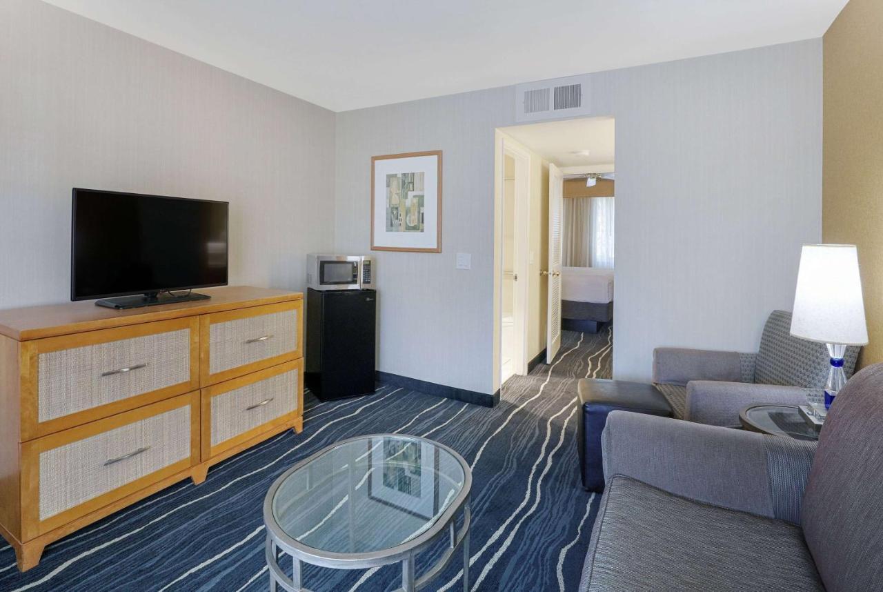 Ramada By Wyndham Costa Mesa/Newport Beach Екстериор снимка