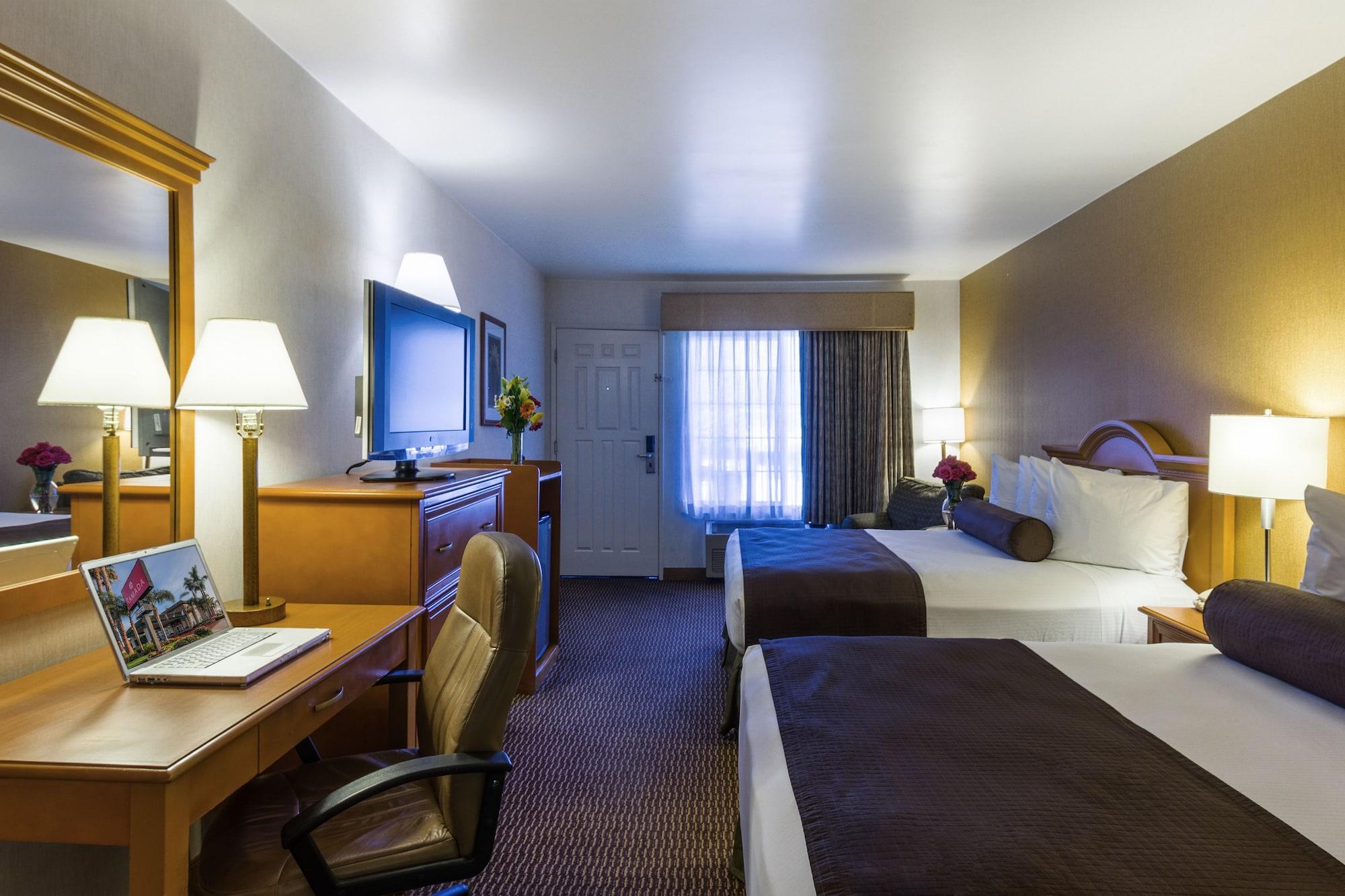 Ramada By Wyndham Costa Mesa/Newport Beach Екстериор снимка