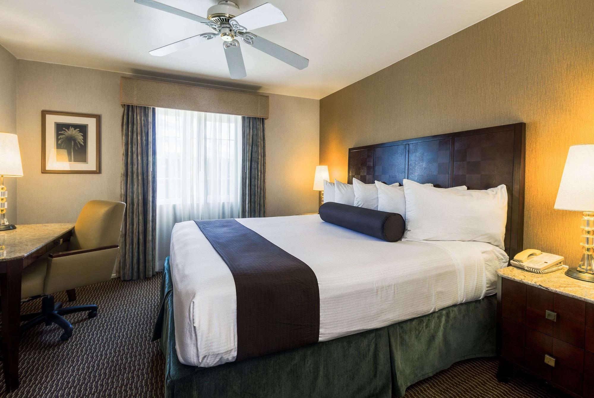 Ramada By Wyndham Costa Mesa/Newport Beach Екстериор снимка
