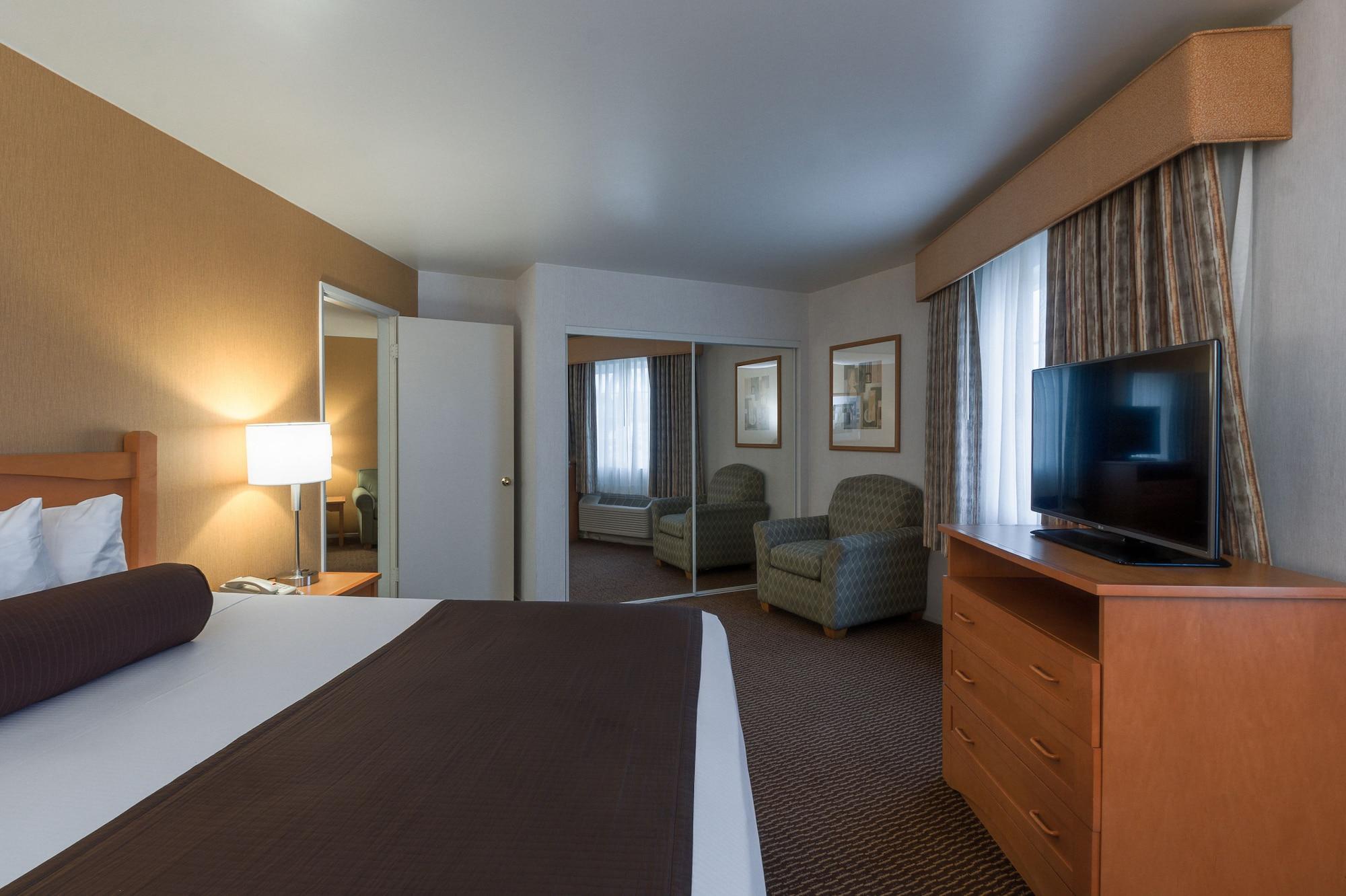 Ramada By Wyndham Costa Mesa/Newport Beach Екстериор снимка