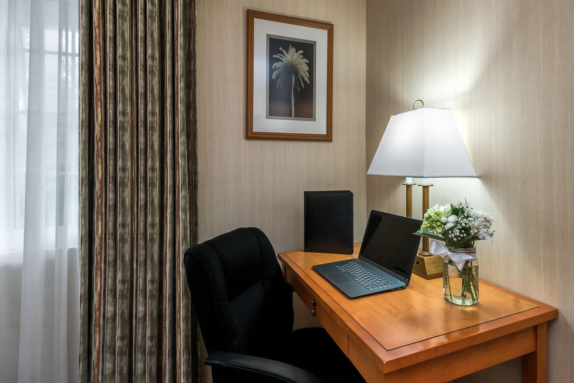 Ramada By Wyndham Costa Mesa/Newport Beach Екстериор снимка