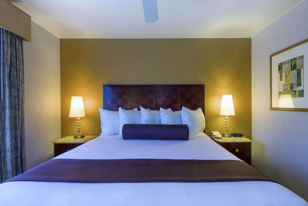 Ramada By Wyndham Costa Mesa/Newport Beach Екстериор снимка