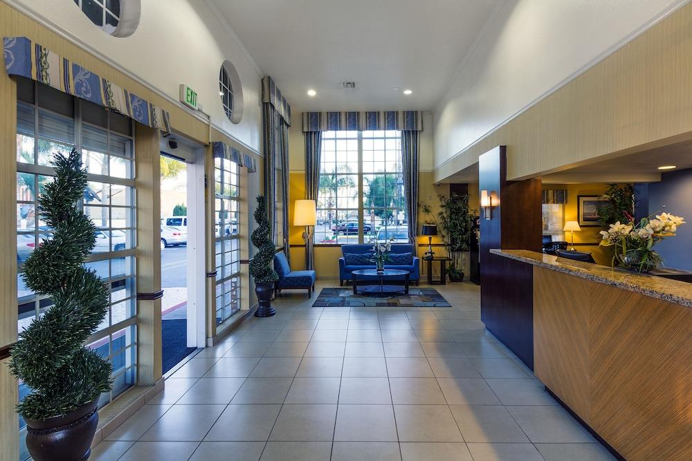 Ramada By Wyndham Costa Mesa/Newport Beach Екстериор снимка