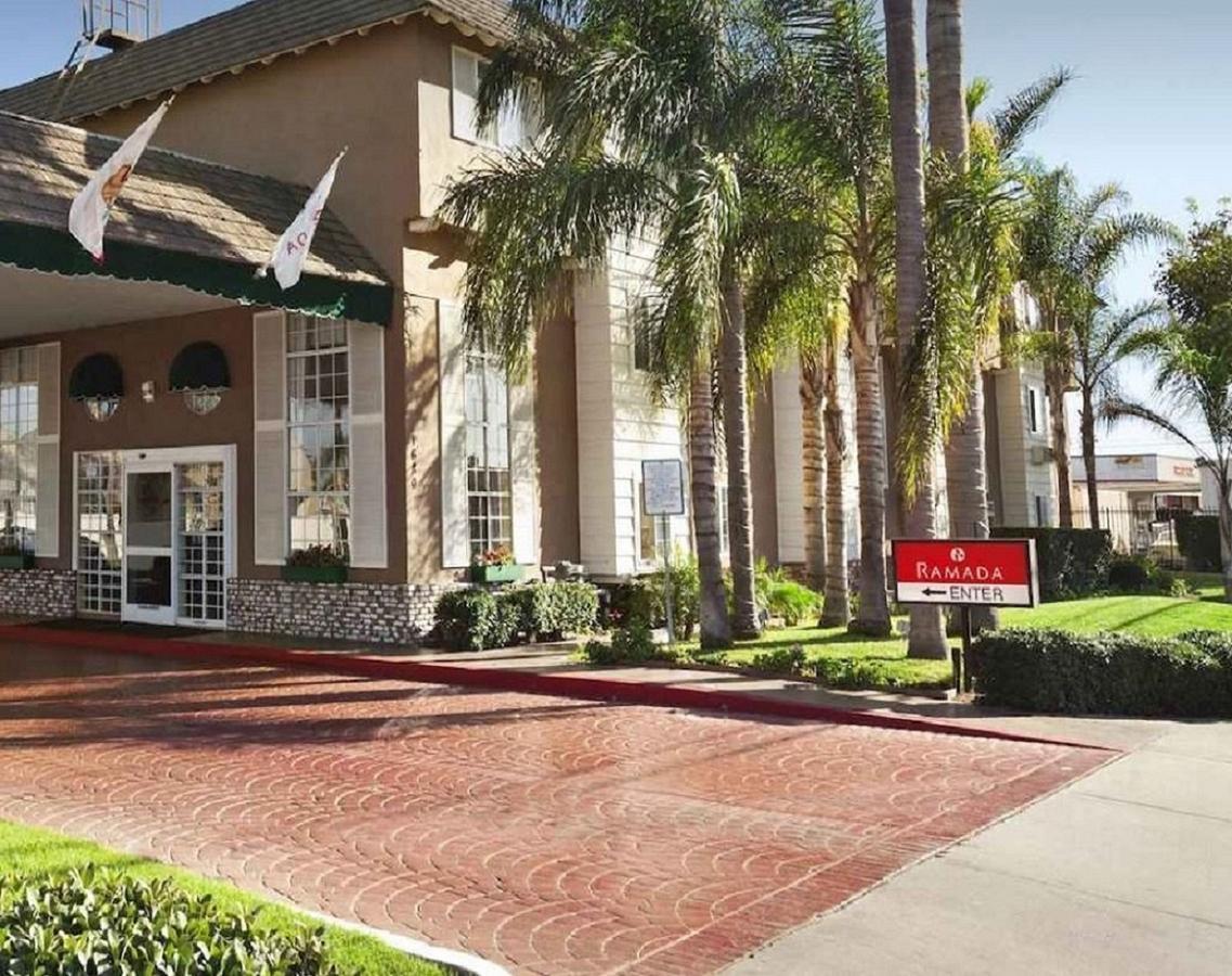 Ramada By Wyndham Costa Mesa/Newport Beach Екстериор снимка